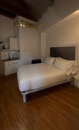 ROOM (boutique room)