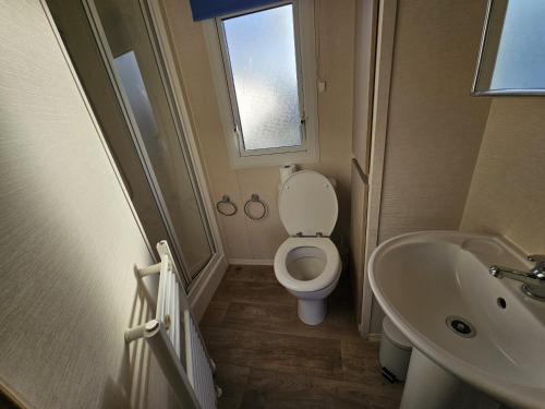 Ένα μπάνιο στο 2 Bed Caravan Leanne centeal heated