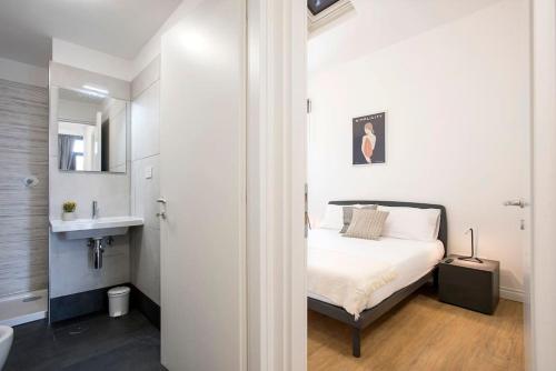 Urban Oasis near Termini with Patio, int1b