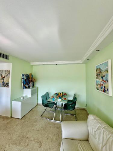 2 pieces proche mer GOLDEN