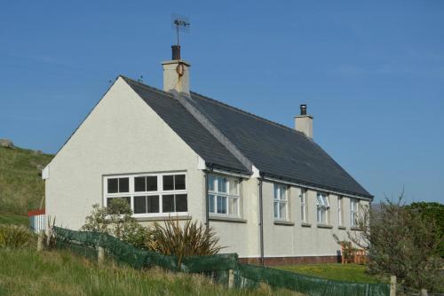 a white house with a black roof at Taigh Marsaili in Luskentyre