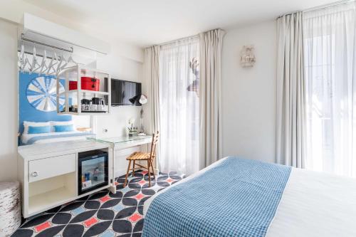 a bedroom with a bed and a desk in it at Hotel Joke - Astotel in Paris