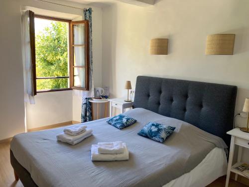 Ένα ή περισσότερα κρεβάτια σε δωμάτιο στο La Maison des Hôtes