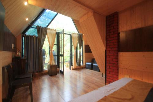 TV a/nebo společenská místnost v ubytování Sukoon Resort