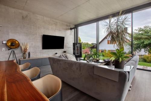 a living room with a large couch and a table at Helle Lichtdurchflutete Wohnung in Karsau