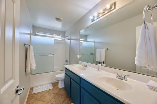 Ένα μπάνιο στο Entire home in Glendale, Arizona