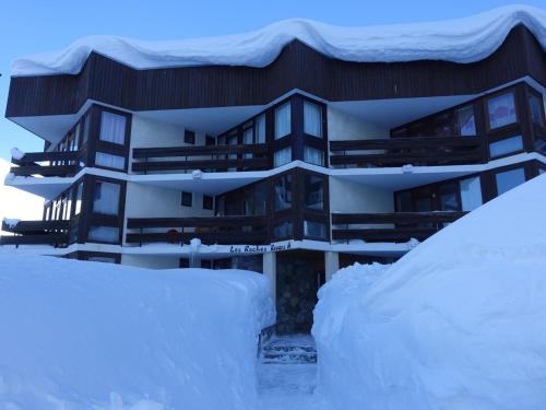 Appartement confort, accès ski, balcon ensoleillé