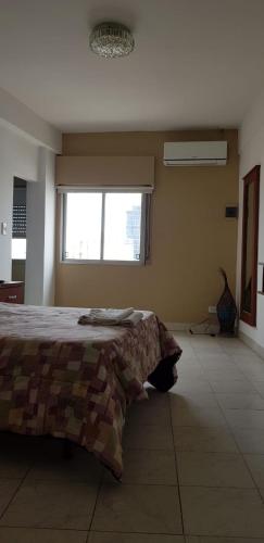 a bedroom with a bed and a window at Premier in Santiago del Estero