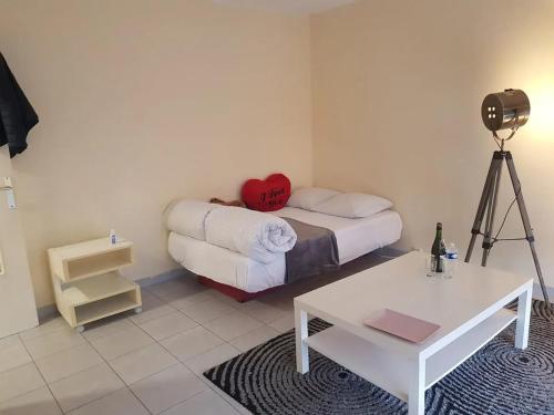 Posteľ alebo postele v izbe v ubytovaní Appartement moderne aux Pavillons-sous-Bois - 24 m² + Terrasse