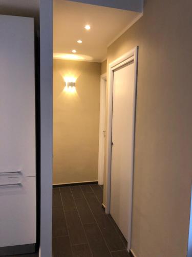 an empty hallway with a door and a light at Happy Haven al mare in Chiavari