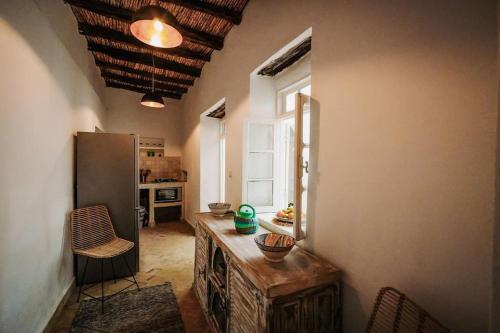 O bucătărie sau chicinetă la Dar Sultan Riad rénové coeur médina et proche plage