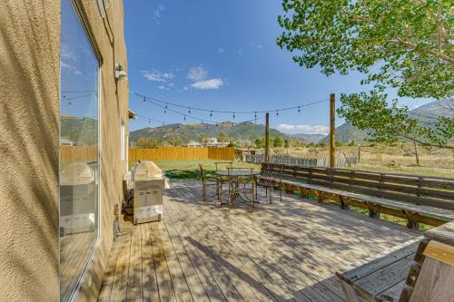 Φωτογραφία από το άλμπουμ του 10 Mi to Taos Ski Valley Mtn-View Duplex with Deck! σε Arroyo Seco