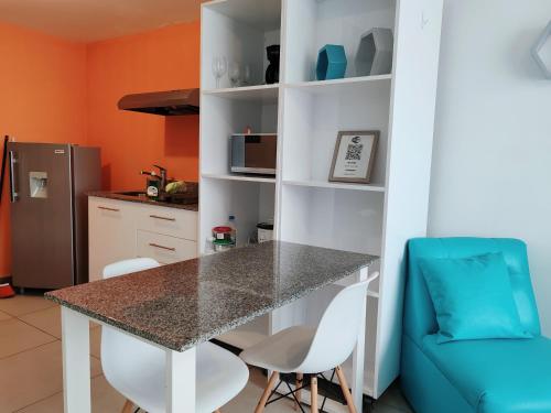 Küche/Küchenzeile in der Unterkunft 0201 iFreses Hermoso Apartamento Full Equipado SIN PARQUEO
