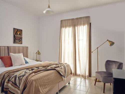 Una cama o camas en una habitación de Olive Grove Luxurious Villa with Private Pool Est