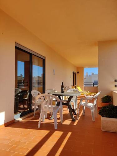 2 bedroom top floor apartment in Albufeira