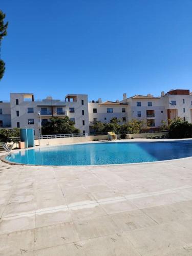 2 bedroom top floor apartment in Albufeira