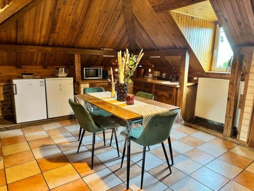 Dapur atau dapur kecil di Un Chalet dans la ville