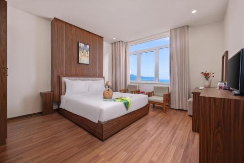 TV a/nebo společenská místnost v ubytování De Lamour Hotel Da Nang