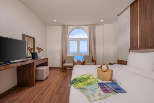 TV a/nebo společenská místnost v ubytování De Lamour Hotel Da Nang