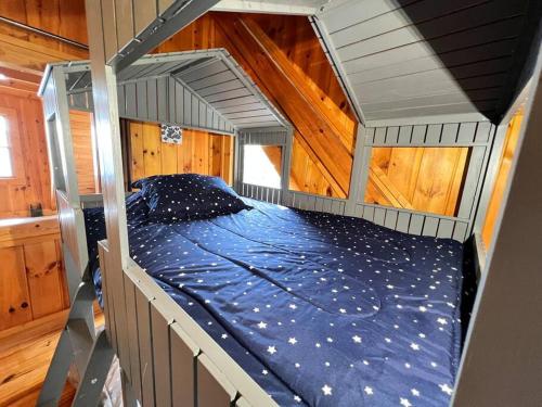 Katil atau katil-katil dalam bilik di The Buckeye Cabin