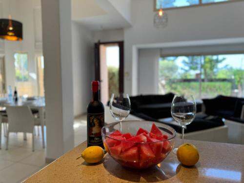 Nápoje v ubytování Unique modern beachfront Villa Thalassa Latchi!