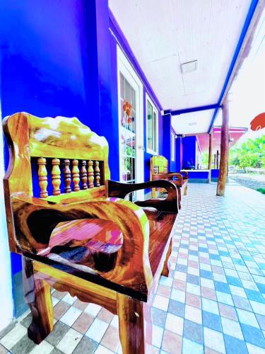a wooden bench in a room with a blue wall at ลูกดกแน่โฮมสเตย์ ที่พักเกาะลิบง in Ko Libong