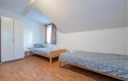 Cama o camas de una habitación en Beautiful Home In Dalj With Wifi