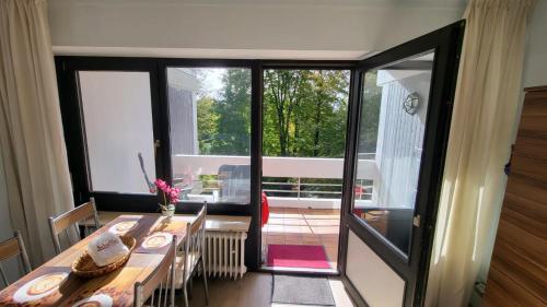Ferienwohnung am Kurpark Ehlscheidにあるバルコニーまたはテラス