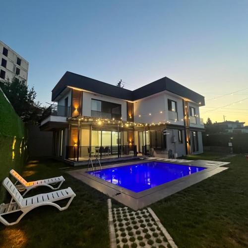 Havuzlu Villa-Kartepe