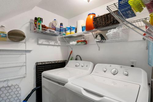 Η κουζίνα ή μικρή κουζίνα στο Charming South Lamar Hideaway - Near Zilker & SoCo