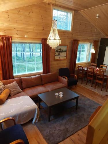 a living room with a couch and a table at Kotoisa hirsihuvila Ylläksellä in Ylläsjärvi