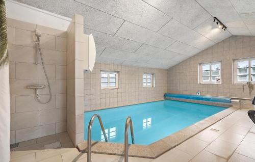 Bazén v ubytování Awesome Home In Ringkøbing With Sauna nebo v jeho okolí