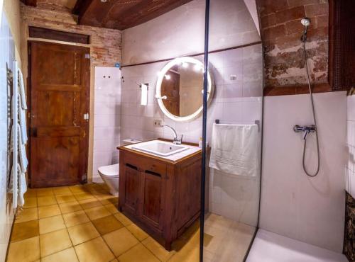 Ένα μπάνιο στο St Domènec apartment