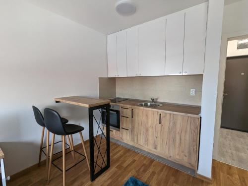 Η κουζίνα ή μικρή κουζίνα στο Apartmani Kastel 2