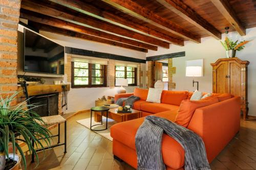 Ruang duduk di Casas Abi, A Tranquil Retreat Surrounded by nature