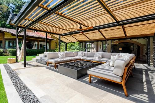 Ruang duduk di Casas Abi, A Tranquil Retreat Surrounded by nature