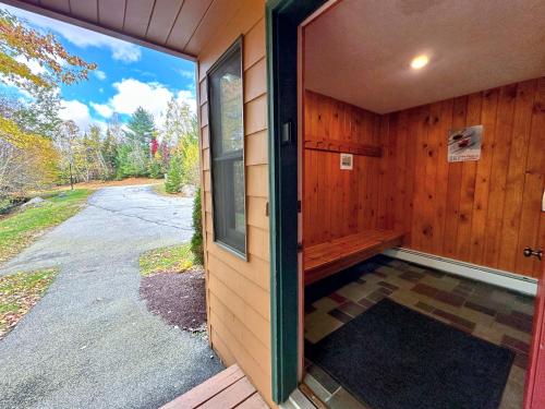 Gambar di galeri bagi MWP69 Spacious 5-bedroom condo, partial Notch views, 2 min to skiing! di Bretton Woods