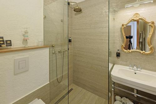 Koupelna v ubytování Integra Hotel