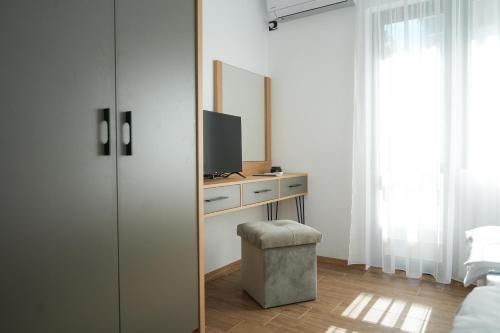 Μια τηλεόραση ή/και κέντρο ψυχαγωγίας στο Sun City Apartment