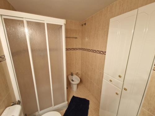 Ένα μπάνιο στο Apartamento Apolo XII