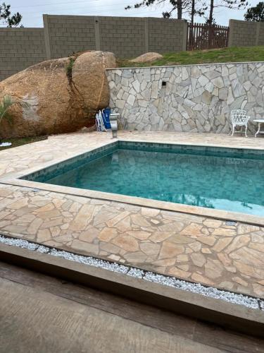 Kolam renang di atau dekat dengan Cabana Paruru