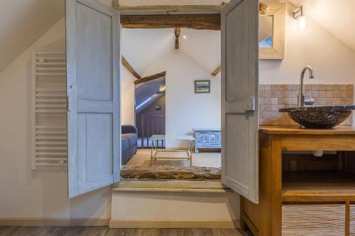 Φωτογραφία από το άλμπουμ του Normandie ferme restaurée du 18ème avec jacuzzi σε Ver-sur-Mer