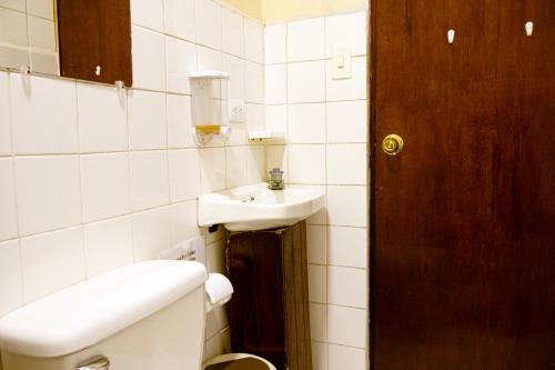 Koupelna v ubytování Hospedaje Doña koko