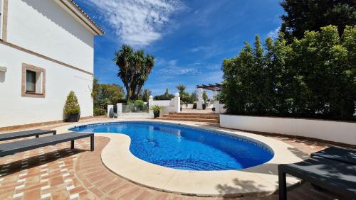 Luxury Villa 3 bed with private Pool & Lounge area