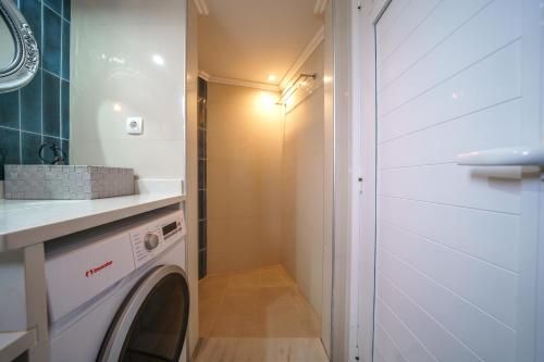 a washer and dryer in a small bathroom at RODI BLUE apartments in Amoudara Herakliou