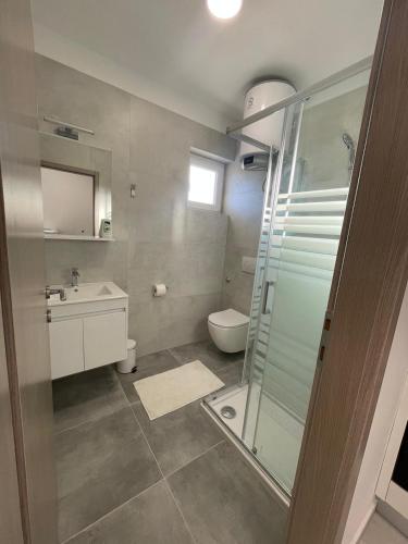 Modern Studio Apartment Iva with Balcony, Free Parking & Wi-Fi, Zadar