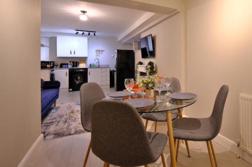 a dining room with a table and chairs and a kitchen at 1 bedroom, 3 beds, M1, M62, Wi-Fi, Free Parking in Dewsbury
