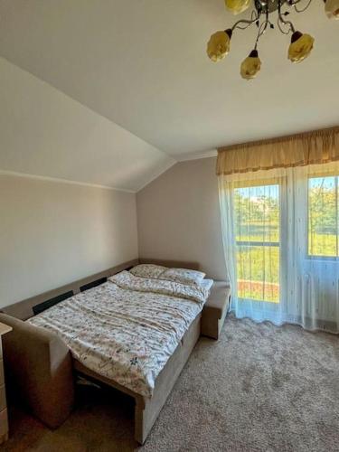 a bedroom with a large bed and a window at Topaz Villa in Paleu