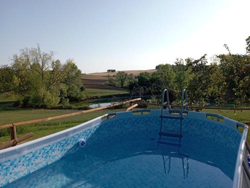 Bazén v ubytování Fattoria Nonno Neno B&B nebo v jeho okolí