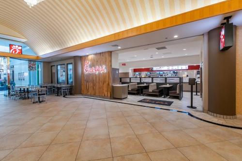The Florida Hotel & Conference Center in the Florida Mall photo 54